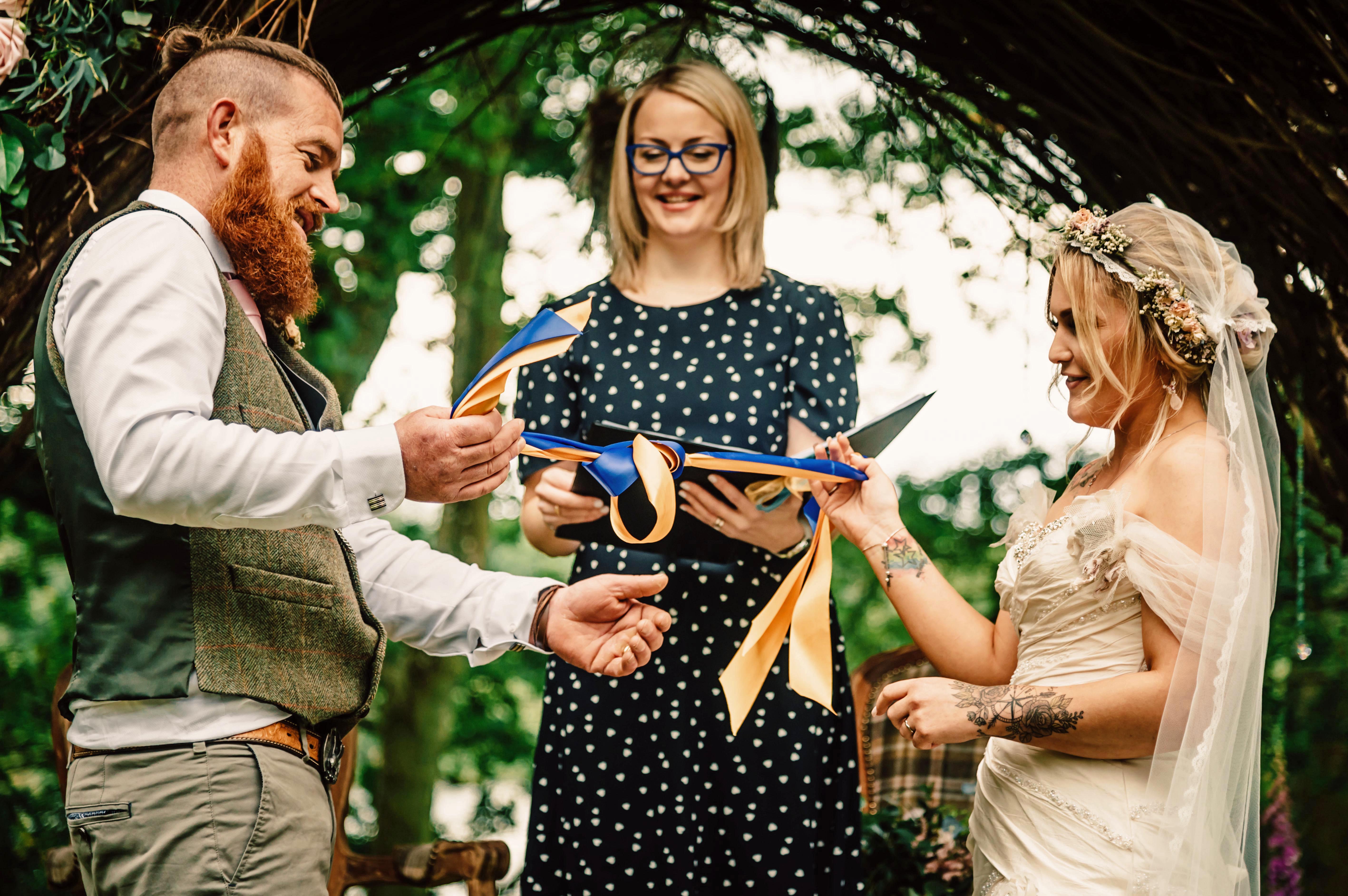 Tying the knot in a humanist wedding ceremony – Humanists UK